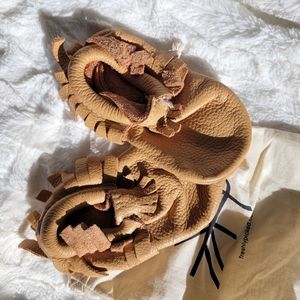 EUC Butterscotch Freshly Picked Moccasins Size 8